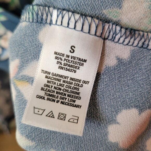 WORN ONCE AEROPOSTALE BLUE FLORAL WRAP STYLE DRESS SZ SMALL - Picture 16 of 16